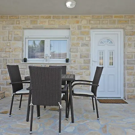 Apartmán Neva, Pridraga