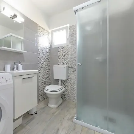 Neva, Apartmán *