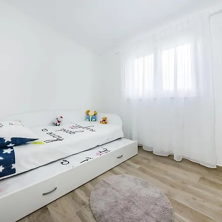 Apartmán Neva, Pridraga