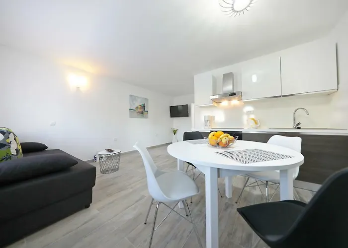 Apartament Neva, Pridraga