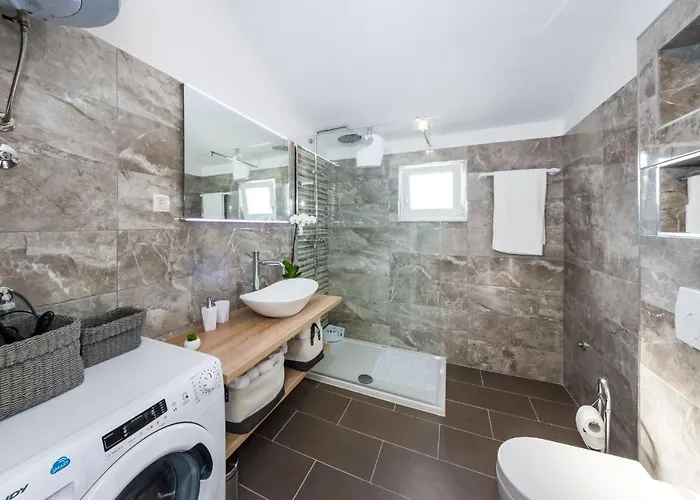 Apartament Neva, Pridraga