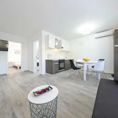 Neva, Apartman