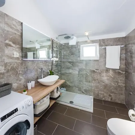 Apartman Neva, Pridraga